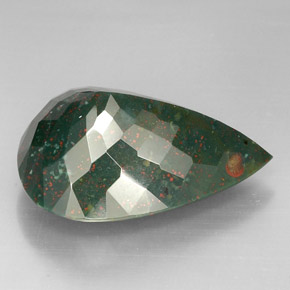 46.95カラットの天然斑点のある緑ブラッドストーン（30.5×22.4 mm・洋梨の形）