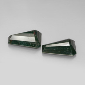 カラットの天然斑点のある緑ブラッドストーン（18.3×13 mm・ファンシーシェイプ）