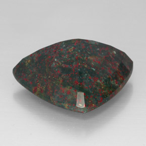 31.69カラットの天然グリーンの斑点ブラッドストーン、トリリオン、オペーク