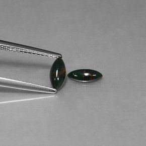 カラットの天然斑点のある緑ブラッドストーン（7.1×3.1 mm・マーキス）