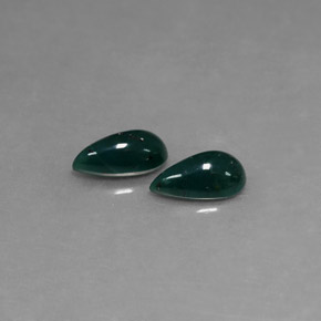カラットの天然斑点のある緑ブラッドストーン（8.6×4.8 mm・洋梨の形）