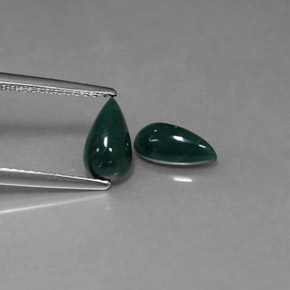 カラットの天然斑点のある緑ブラッドストーン（8.6×4.8 mm・洋梨の形）