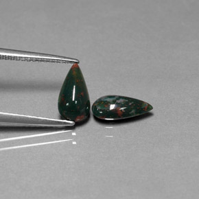 カラットの天然斑点のある緑ブラッドストーン（9.6×5.2 mm・洋梨の形）