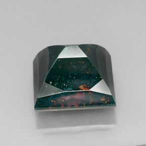 26.55カラットの天然斑点のある緑ブラッドストーン（17.4×16 mm・四角）