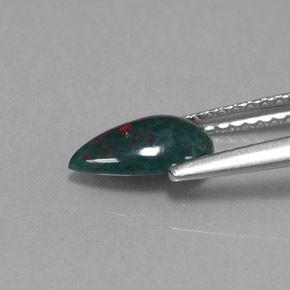 0.69カラットの天然グリーンの斑点ブラッドストーン、洋梨の形、オペーク