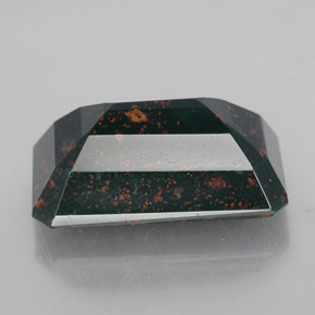 15.14カラットの天然斑点のある緑ブラッドストーン（19.4×12.2 mm・エメラルドカット）