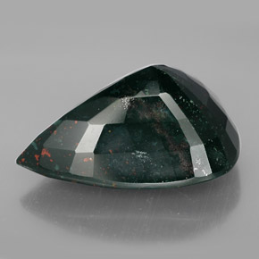 31.74カラットの天然斑点のある緑ブラッドストーン（26.9×18.4 mm・洋梨の形）