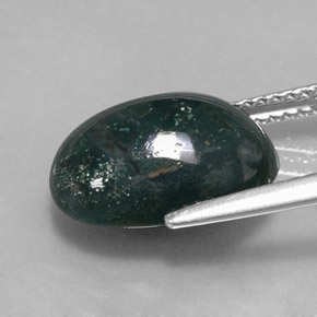 4.74カラットの天然斑点のある緑ブラッドストーン（13.3×10 mm・オーバルカット）