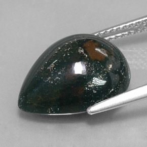 6.59カラットの天然斑点のある緑ブラッドストーン（15.1×12.1 mm・洋梨の形）