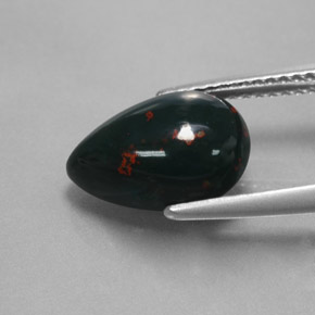 3.23カラットの天然斑点のある緑ブラッドストーン（12×8.3 mm・洋梨の形）