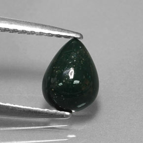 0.70カラットの天然斑点のある緑ブラッドストーン（7.5×5.6 mm・洋梨の形）
