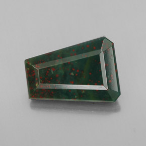 3.76カラットの天然斑点のある緑ブラッドストーン（12.6×9.1 mm・ファンシーシェイプ）