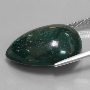 34.01カラットの天然斑点のある緑ブラッドストーン（27.9×19.7 mm・洋梨の形）