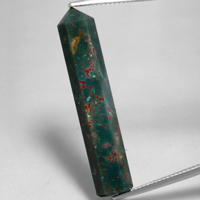 15.50カラットの天然斑点のある緑ブラッドストーン（36.8×7.2 mm・ファンシーシェイプ）