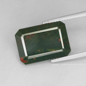 7.68カラットの天然斑点のある緑ブラッドストーン（16.2×11.5 mm・エメラルドカット）