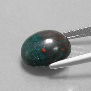 8.92カラットの天然斑点のある緑ブラッドストーン（14.2×11.9 mm・オーバルカット）