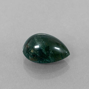2.83カラットの天然斑点のある緑ブラッドストーン（11×8.1 mm・洋梨の形）