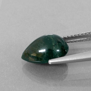 2.83カラットの天然斑点のある緑ブラッドストーン（11×8.1 mm・洋梨の形）