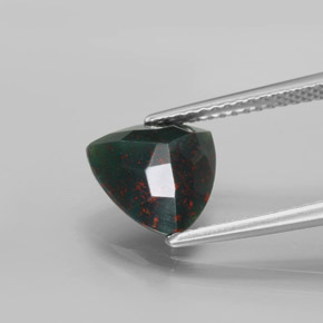 1.90カラットの天然斑点のある緑ブラッドストーン（9.1×9 mm・トリリアント）