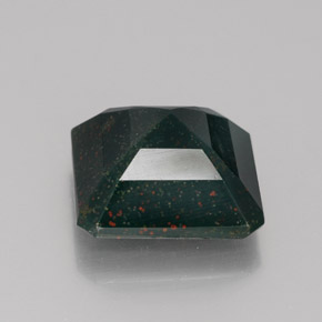 5.88カラットの天然斑点のある緑ブラッドストーン（11.5×11.5 mm・エメラルドカット）