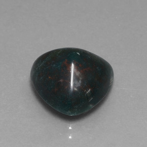 7.39カラットの天然斑点のある緑ブラッドストーン（13.3×13 mm・トリリアント）