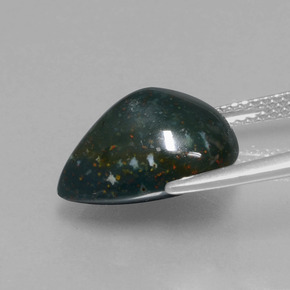 7.99カラットの天然グリーンの斑点ブラッドストーン、洋梨の形、オペーク