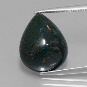 8.63カラットの天然斑点のある緑ブラッドストーン（14.9×12.1 mm・洋梨の形）