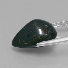 8.63カラットの天然斑点のある緑ブラッドストーン（14.9×12.1 mm・洋梨の形）