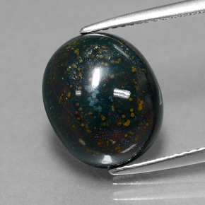6.89カラットの天然斑点のある緑ブラッドストーン（12.5×10.5 mm・オーバルカット）