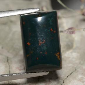 5.62カラットの天然グリーンブラッドストーン（13.1×8.4 mm・バゲット）