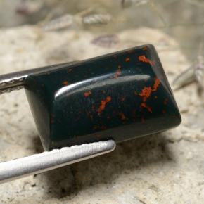 4.62カラットの天然グリーンの斑点ブラッドストーン、バゲット、オペーク