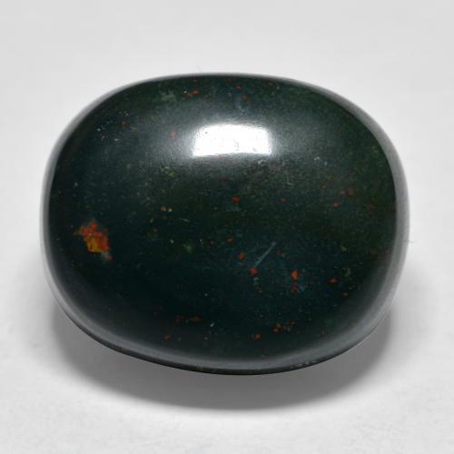 22.33カラットの天然ディープグリーンブラッドストーン（18.4×14.8 mm・オーバルカット）