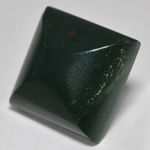12.60カラットの天然フォレストグリーンブラッドストーン（14×14 mm・四角）