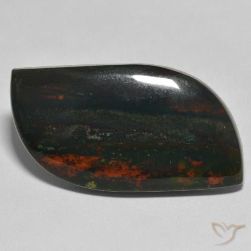 26.95カラットの天然緑と赤ブラッドストーン、ファンシーシェイプ、オペーク