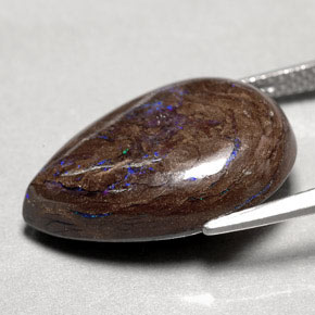 14.97カラットの天然マルチカラーボルダーオパール（20.2×15.1 mm・洋梨の形）