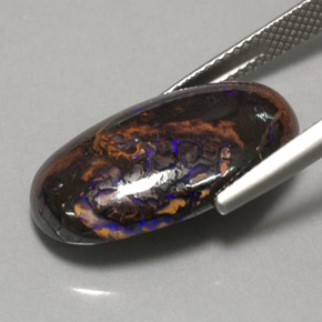 12.97カラットの天然マルチカラーボルダーオパール（21.7×12.6 mm・オーバルカット）