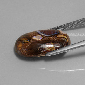 9.28カラットの天然マルチカラーボルダーオパール（18.8×12.6 mm・オーバルカット）