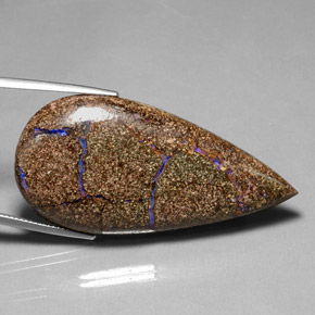 52.57カラットの天然マルチカラーボルダーオパール（48.9×23.6 mm・洋梨の形）
