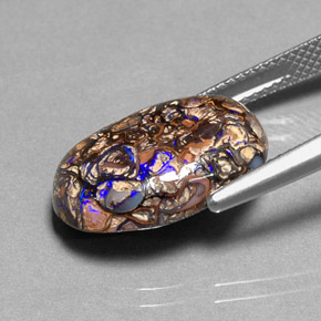 8.36カラットの天然マルチカラーボルダーオパール、オーバルカット、オペーク