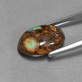8.41カラットの天然マルチカラーボルダーオパール（15.9×12.1 mm・オーバルカット）