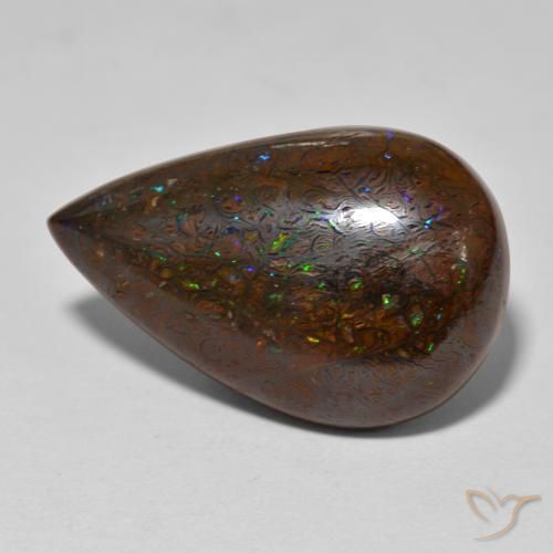 20.74カラットの天然マルチカラーボルダーオパール（23.1×15 mm・洋梨の形）
