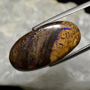 17.33カラットの天然マルチカラーボルダーオパール（28.8×14.7 mm・オーバルカット）