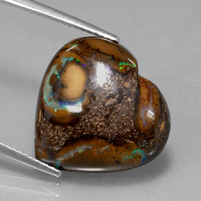 14.96カラットの天然マルチカラーボルダーオパール（18.4×17.6 mm・ハート型）