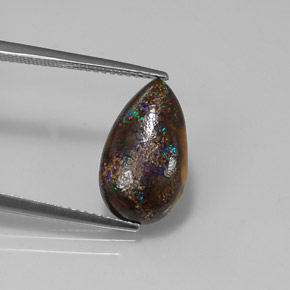 4.03カラットの天然マルチカラーボルダーオパール（15.6×9.1 mm・洋梨の形）