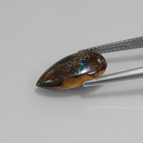 4.03カラットの天然マルチカラーボルダーオパール（15.6×9.1 mm・洋梨の形）