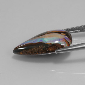 10.99カラットの天然マルチカラーボルダーオパール（21.2×12.8 mm・洋梨の形）