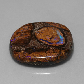 20.58カラットの天然マルチカラーボルダーオパール（22.5×21.3 mm・クッションカット）