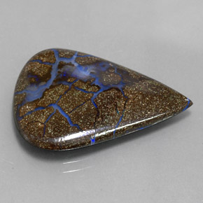 12.40カラットの天然マルチカラーボルダーオパール（26.5×20.4 mm・洋梨の形）