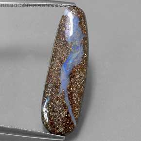 4.80カラットの天然マルチカラーボルダーオパール（25.8×8 mm・ファンシーシェイプ）