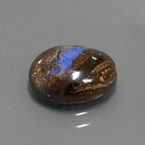 2.36カラットの天然マルチカラーボルダーオパール（10.2×8.2 mm・オーバルカット）